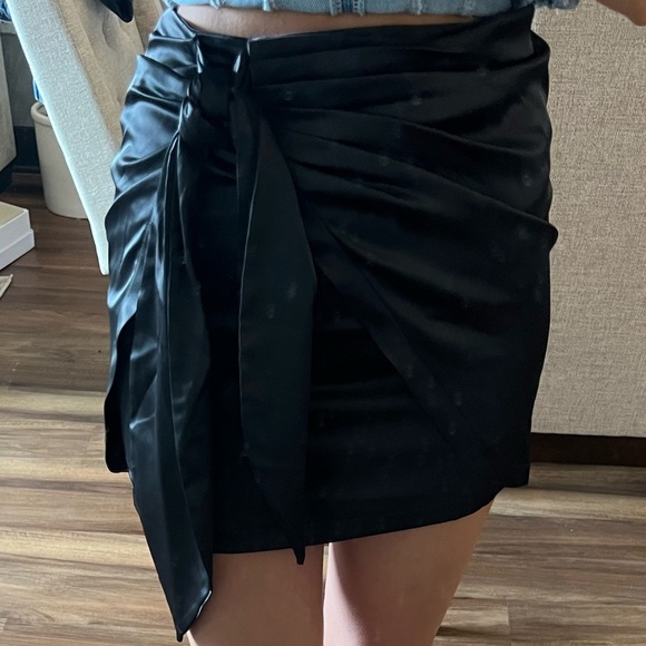 Women’s skirt - Picture 3 of 3
